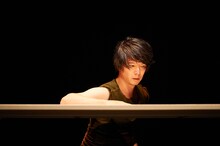 「エリア50代」より、小林十市。（撮影：鈴木穣蔵）