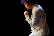 「エリア50代」より、近藤良平。（撮影：鈴木穣蔵）