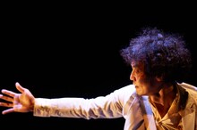 「エリア50代」より、近藤良平。（撮影：鈴木穣蔵）