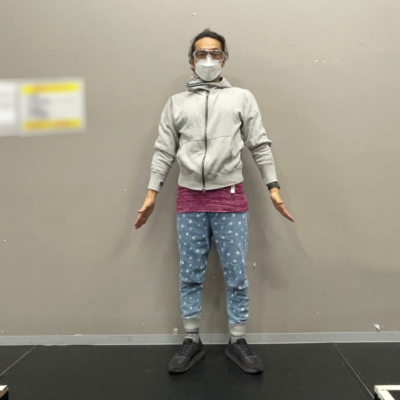 ハラマキで冷え対策バッチリ！ 目元はゴーグルで保護。