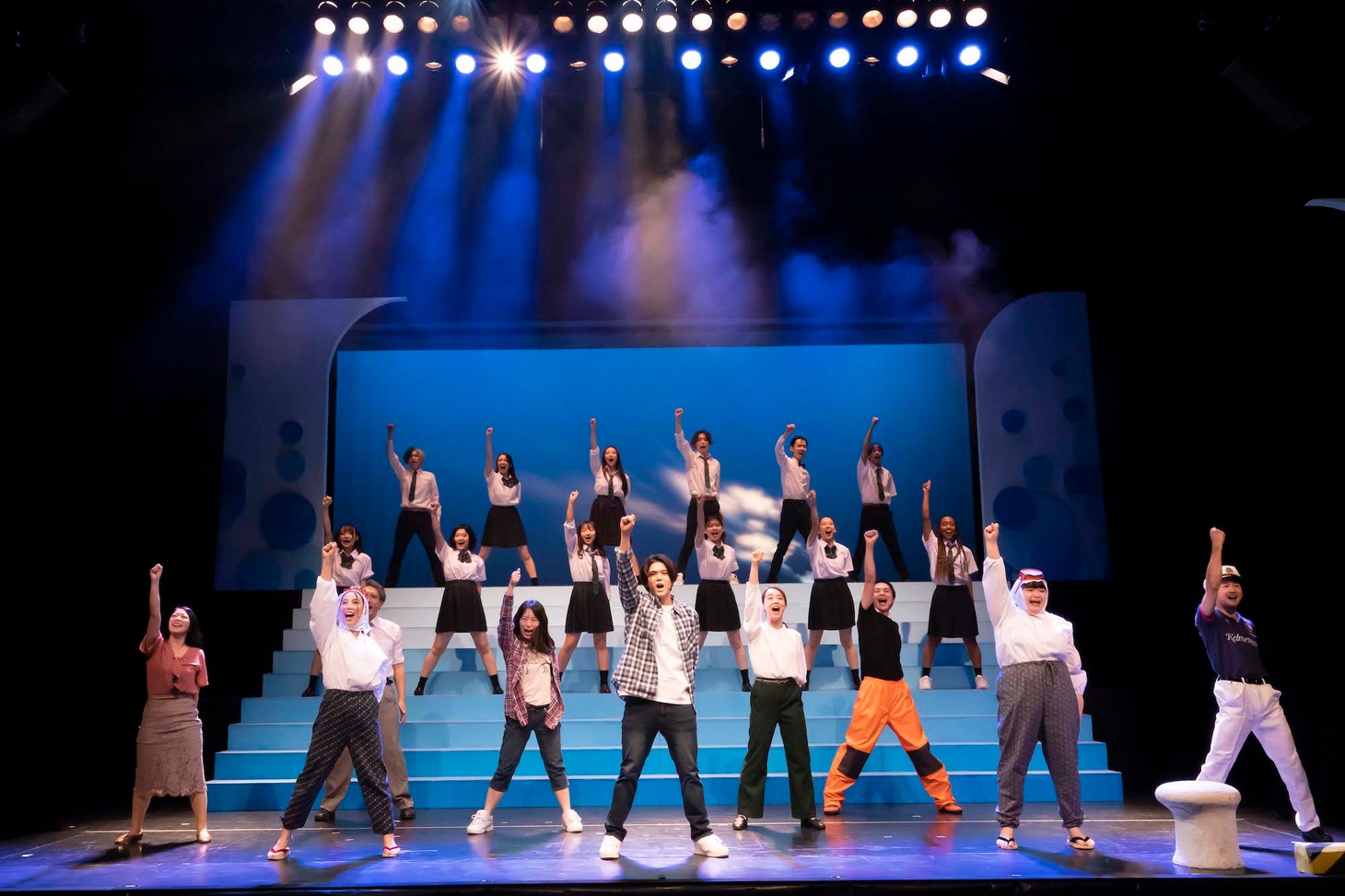 「絶対青春合唱コメディ『SING!!!』～空の青と海の青と僕らの学校～」より。