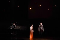 朗読劇「湯布院奇行」より。（写真提供：TBS）