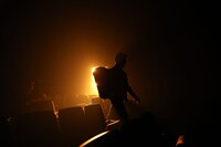 劇団鹿殺し 活動20周年記念公演「キルミーアゲイン'21」より。（撮影：和田咲子）