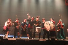 劇団鹿殺し 活動20周年記念公演「キルミーアゲイン'21」より。（撮影：和田咲子）