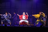 劇団鹿殺し 活動20周年記念公演「キルミーアゲイン'21」より。（撮影：和田咲子）