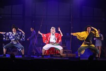 劇団鹿殺し 活動20周年記念公演「キルミーアゲイン'21」より。（撮影：和田咲子）