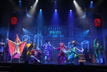 劇団鹿殺し 活動20周年記念公演「キルミーアゲイン'21」より。（撮影：和田咲子）