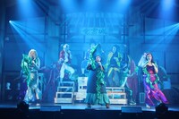 劇団鹿殺し 活動20周年記念公演「キルミーアゲイン'21」より。（撮影：和田咲子）