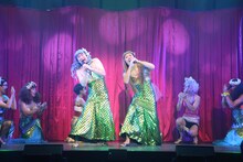 劇団鹿殺し 活動20周年記念公演「キルミーアゲイン'21」より。（撮影：和田咲子）