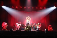 劇団鹿殺し 活動20周年記念公演「キルミーアゲイン'21」より。（撮影：和田咲子）