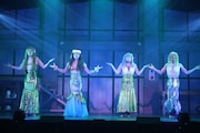 劇団鹿殺し 活動20周年記念公演「キルミーアゲイン'21」より。(撮影:和田咲子)