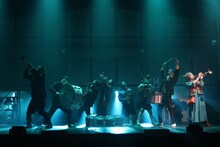 劇団鹿殺し 活動20周年記念公演「キルミーアゲイン'21」より。（撮影：和田咲子）