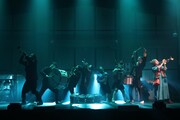 劇団鹿殺し 活動20周年記念公演「キルミーアゲイン'21」より。(撮影:和田咲子)