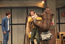 劇団鹿殺し 活動20周年記念公演「キルミーアゲイン'21」より。（撮影：和田咲子）