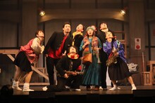 劇団鹿殺し 活動20周年記念公演「キルミーアゲイン'21」より。（撮影：和田咲子）