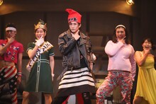 劇団鹿殺し 活動20周年記念公演「キルミーアゲイン'21」より。（撮影：和田咲子）