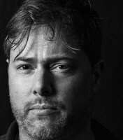 ミロ・ラウ（Photo by Hannes Schmid）