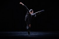 中村恩恵「BLACK ROOM」より。(c)Naoshi Hatori