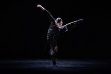 中村恩恵「BLACK ROOM」より。(c)Naoshi Hatori