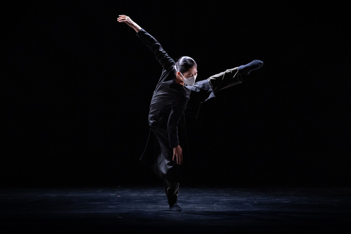 中村恩恵「BLACK ROOM」より。(c)Naoshi Hatori