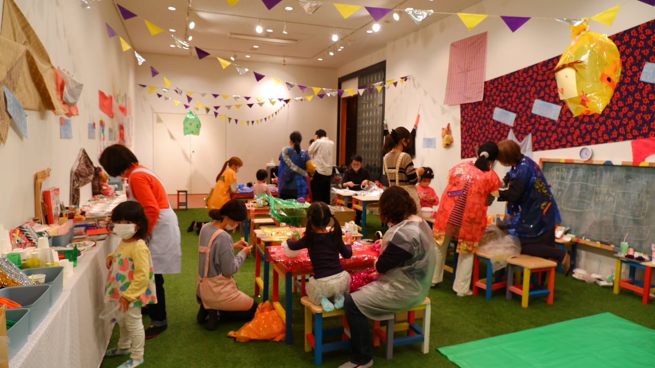 多田淳之介が手がけるアート体験支援型託児プログラム「アートサポート児童館」