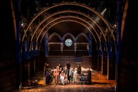 舞台「ハリー・ポッターと呪いの子」ロンドン公演より。（Photo by Manuel Harlan）
