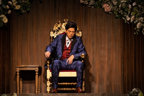 クロジ 第19回公演「白い雪と赤い華」より。(撮影:三浦麻旅子)