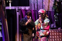 クロジ 第19回公演「白い雪と赤い華」より。（撮影：三浦麻旅子）