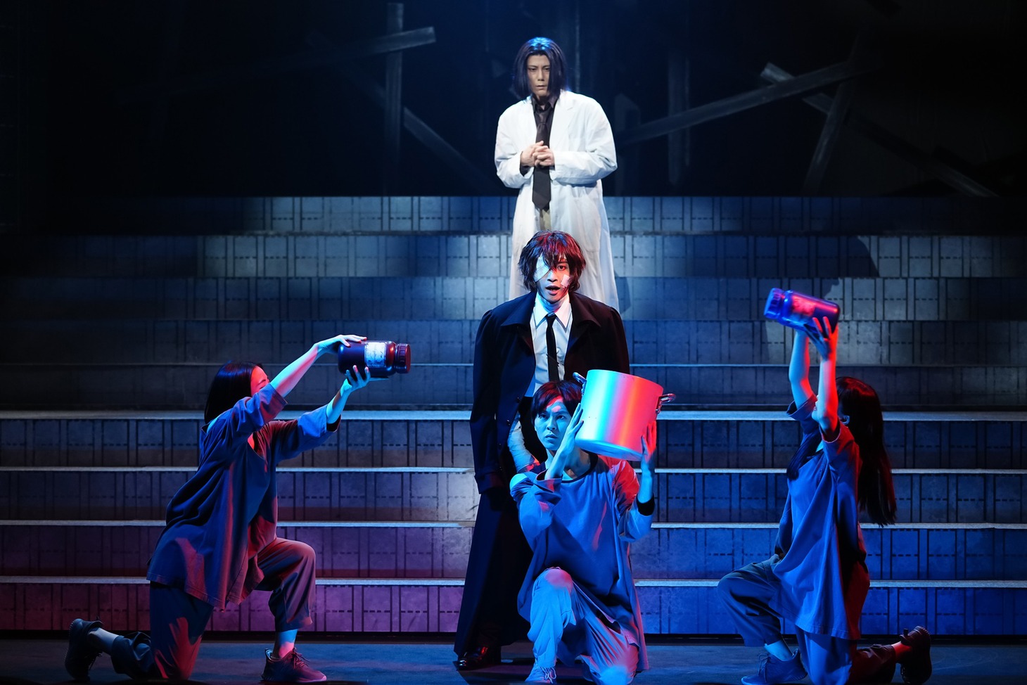 舞台「文豪ストレイドッグス 太宰、中也、十五歳」より。（撮影：田中亜紀）