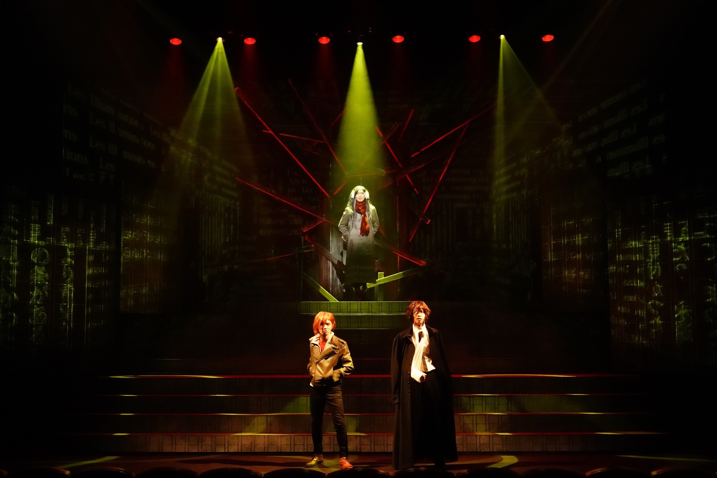 舞台「文豪ストレイドッグス 太宰、中也、十五歳」より。（撮影：田中亜紀）