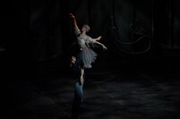 熊川哲也 Kバレエ カンパニー Autumn Tour 2021「シンデレラ」より。（Photo by Izumi Sakurai）