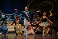 熊川哲也 Kバレエ カンパニー Autumn Tour 2021「シンデレラ」より。（Photo by Izumi Sakurai）