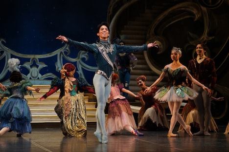 熊川哲也 Kバレエ カンパニー Autumn Tour 2021「シンデレラ」より。(Photo by Izumi Sakurai)