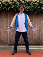 スタイリッシュなジャージー姿でポーズを決める尾上寛之。
