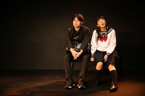 サキクサ 秋の特別号公演「30歳の制服デート」より。(撮影:保坂萌)