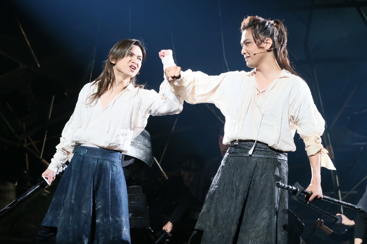 “キングオブ帝国劇場”堂本光一＆井上芳雄が「ナイツ・テイル」の幕を開ける