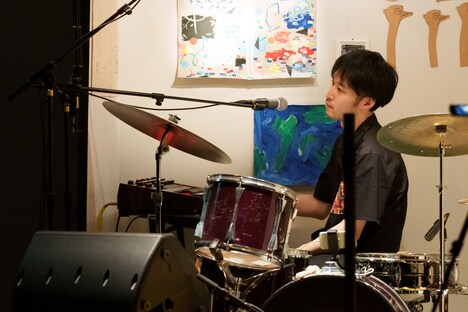 From the Farm「フレ フレ Ostrich!! Hayupang Die-Bow-Ken!」より。（Photo by Kazuyuki Matsumoto）