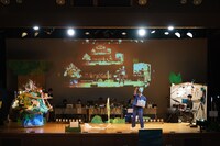 From the Farm「フレ フレ Ostrich!! Hayupang Die-Bow-Ken!」より。（Photo by Kazuyuki Matsumoto）