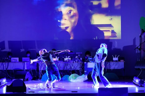 From the Farm「フレ フレ Ostrich!! Hayupang Die-Bow-Ken!」より。（Photo by Kazuyuki Matsumoto）