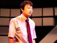 猫のホテル 30周年記念本公演「ピンク」より。（撮影：引地信彦）