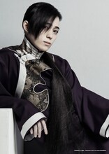 佐奈宏紀扮する李月龍。