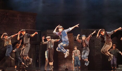 ブロードウェイミュージカル「ニュージーズ」より。（写真提供：東宝演劇部）