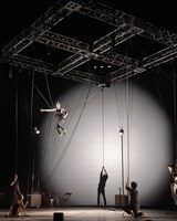 「French Circus Focus 2021 フランス×日本 現代サーカス交流プロジェクト『フィアース5』」より。（撮影：大洞博靖）