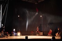 「French Circus Focus 2021 フランス×日本 現代サーカス交流プロジェクト『フィアース5』」より。（撮影：大洞博靖）