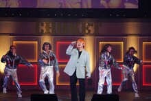 第2部「コロッケものまねオンステージ 2021～40周年鉄板ネタ大放出！～」より。（撮影：岩村美佳）