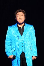 第2部「コロッケものまねオンステージ 2021～40周年鉄板ネタ大放出！～」より。（撮影：岩村美佳）