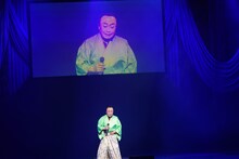 第2部「コロッケものまねオンステージ 2021～40周年鉄板ネタ大放出！～」より。（撮影：岩村美佳）