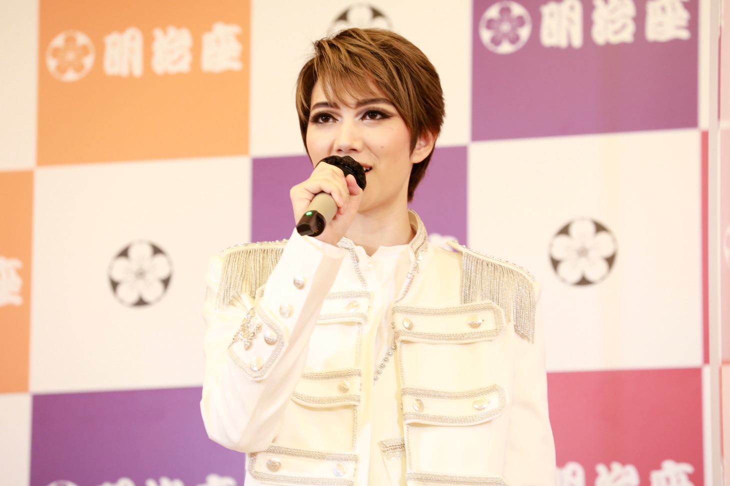 七海ひろき（撮影：岩村美佳）