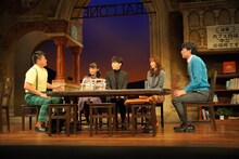 兵庫県立ピッコロ劇団 第71回公演「いらないものだけ手に入る」より。（撮影：堀川高志 / kutowans studio）