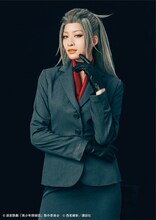 立道梨緒奈扮する麗。